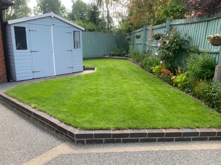 A small rear lawn following lawn treatment | Kingsbury Lawn Care